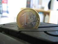 Test der Profiltiefe mit einer Euromünze