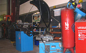 Füllstation für Reifengas in einer Werkstätte